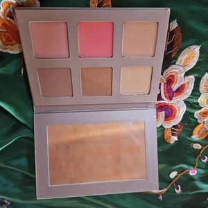 ICONIC BLAZE CHASER FACE PALETTE
